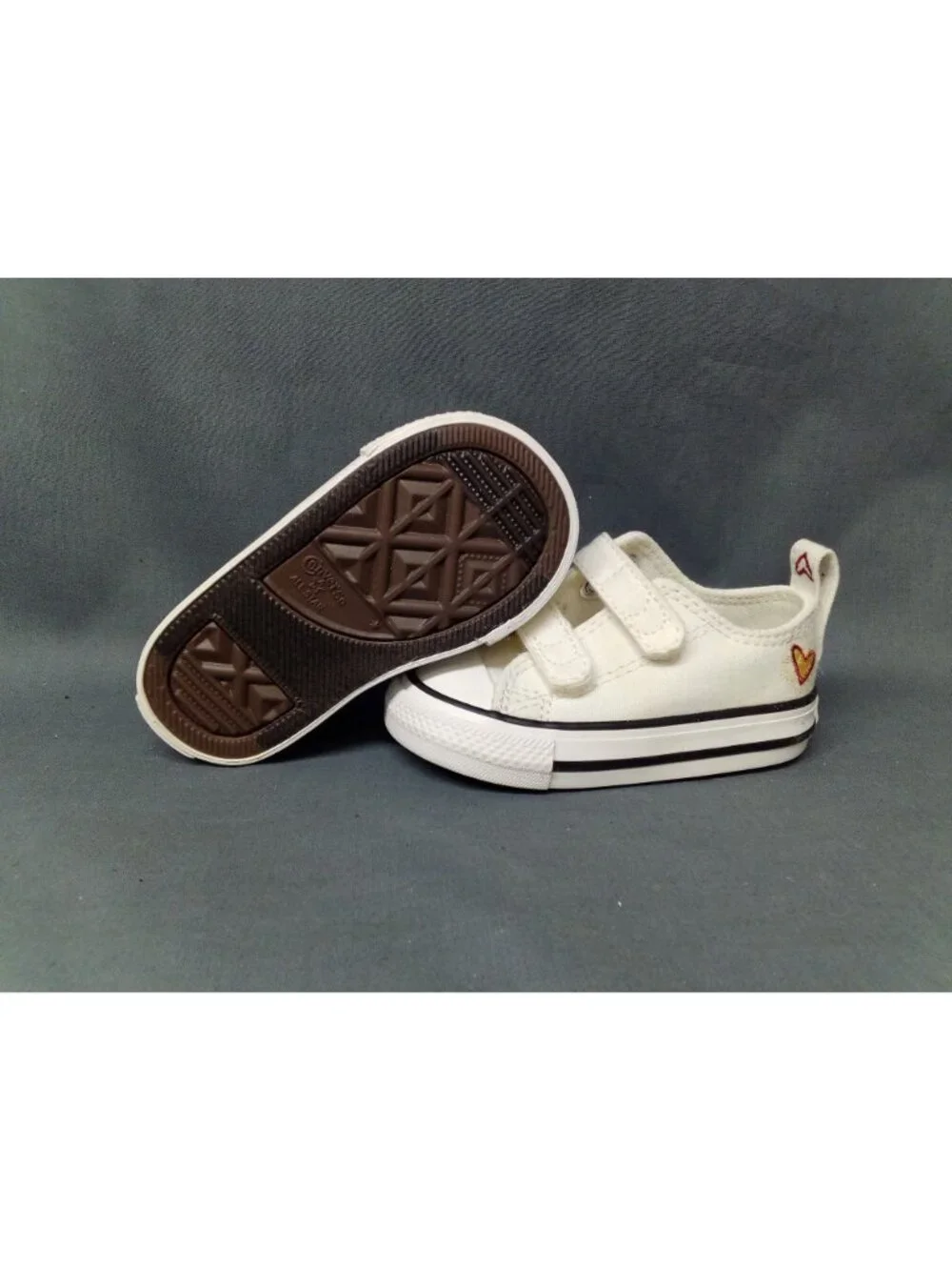 Converse White Canvas Toddler Shoes W/ Heart Embroidery Size 8 NEW NO BOX !
